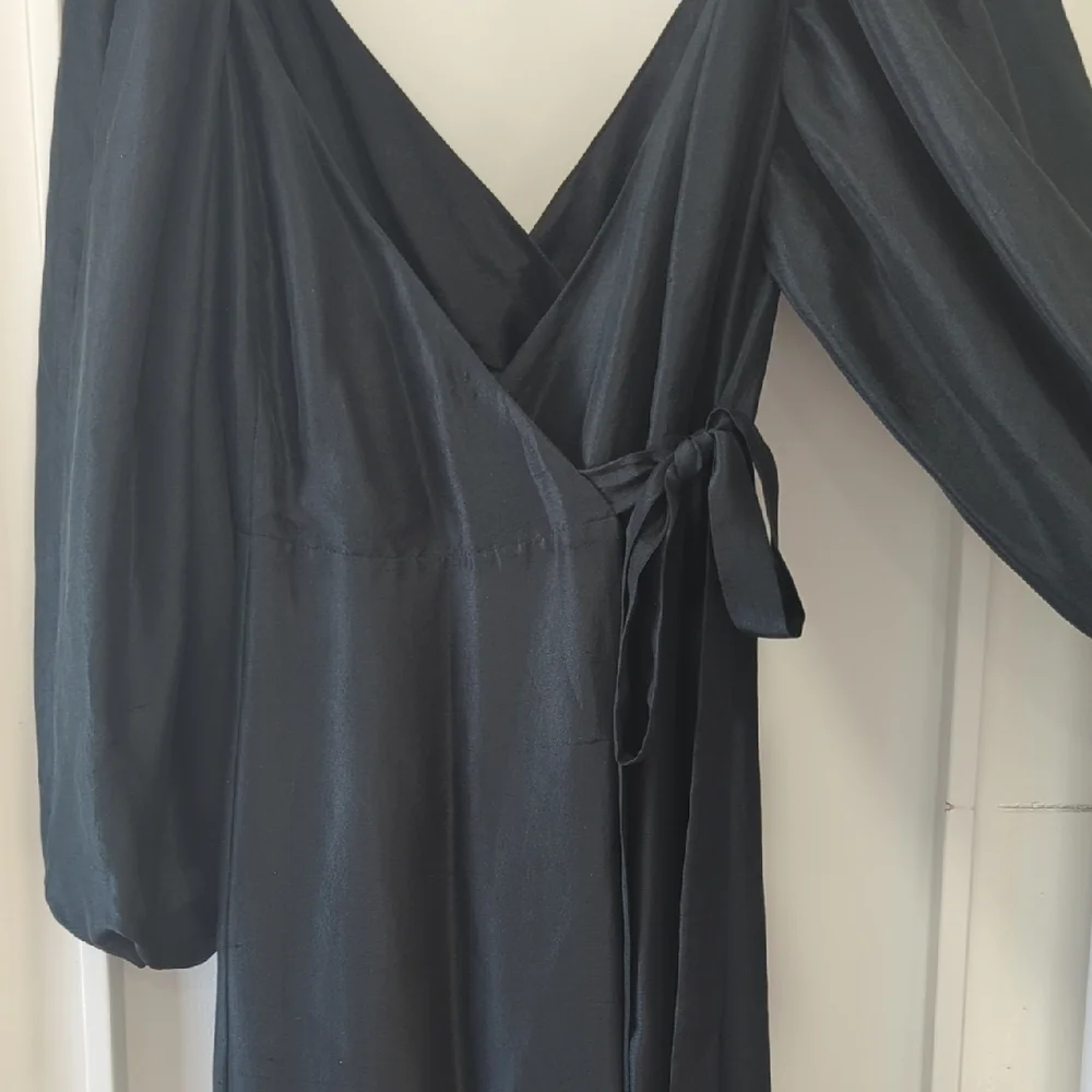 AZEEZA Black Silk Evette Blouson Puff Sleeve Wrap Midi Dress Size XS Bergdorf G